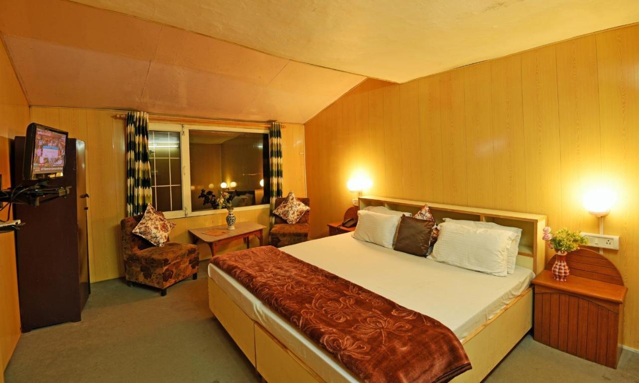 India Hotel - Lake View - Mall Road Найнитал Экстерьер фото